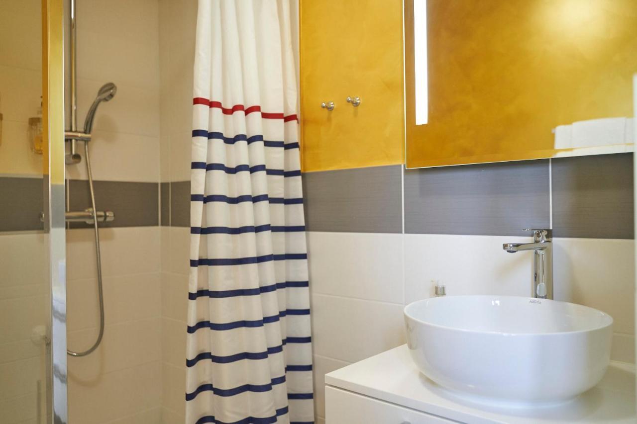Hotel Les Contes De Bruyeres Servieres-le-Chateau 外观 照片